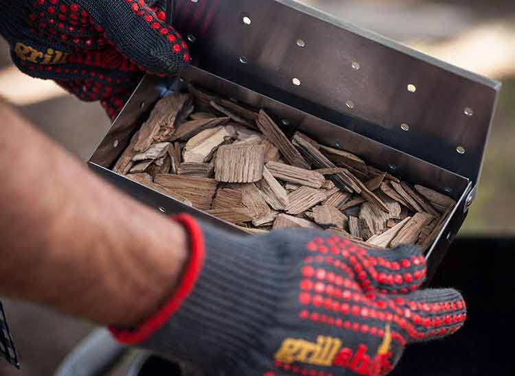 WEBER (Compatibile) Smoke Box Universale per Affumicatura – Scatola per Trucioli per BBQ a Gas e Carbone Generico